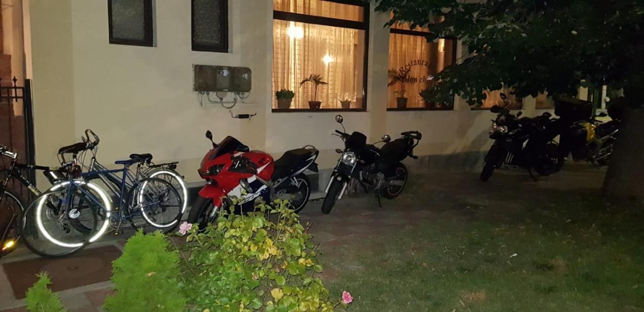 Mon Cheri Ντρομπέτα-Τούρνου Σεβερίν Εξωτερικό φωτογραφία